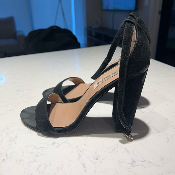 STEVE MADDEN CARSON HEEL IN BLACK SUEDE - Picture 7 of 9